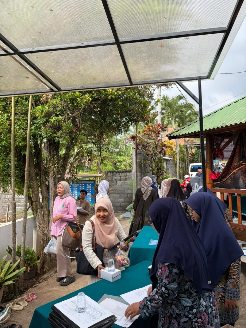 MI Syihabuddin Laksanakan Pembagian Laporan Pendidikan (LAPENDIK)