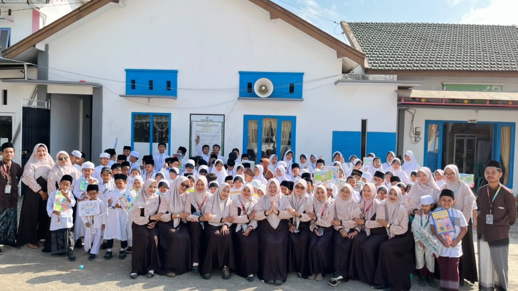 Semarak Maulid Nabi Muhammad SAW, MI Syihabuddin Gelar Pawai dan Tukar Jajan